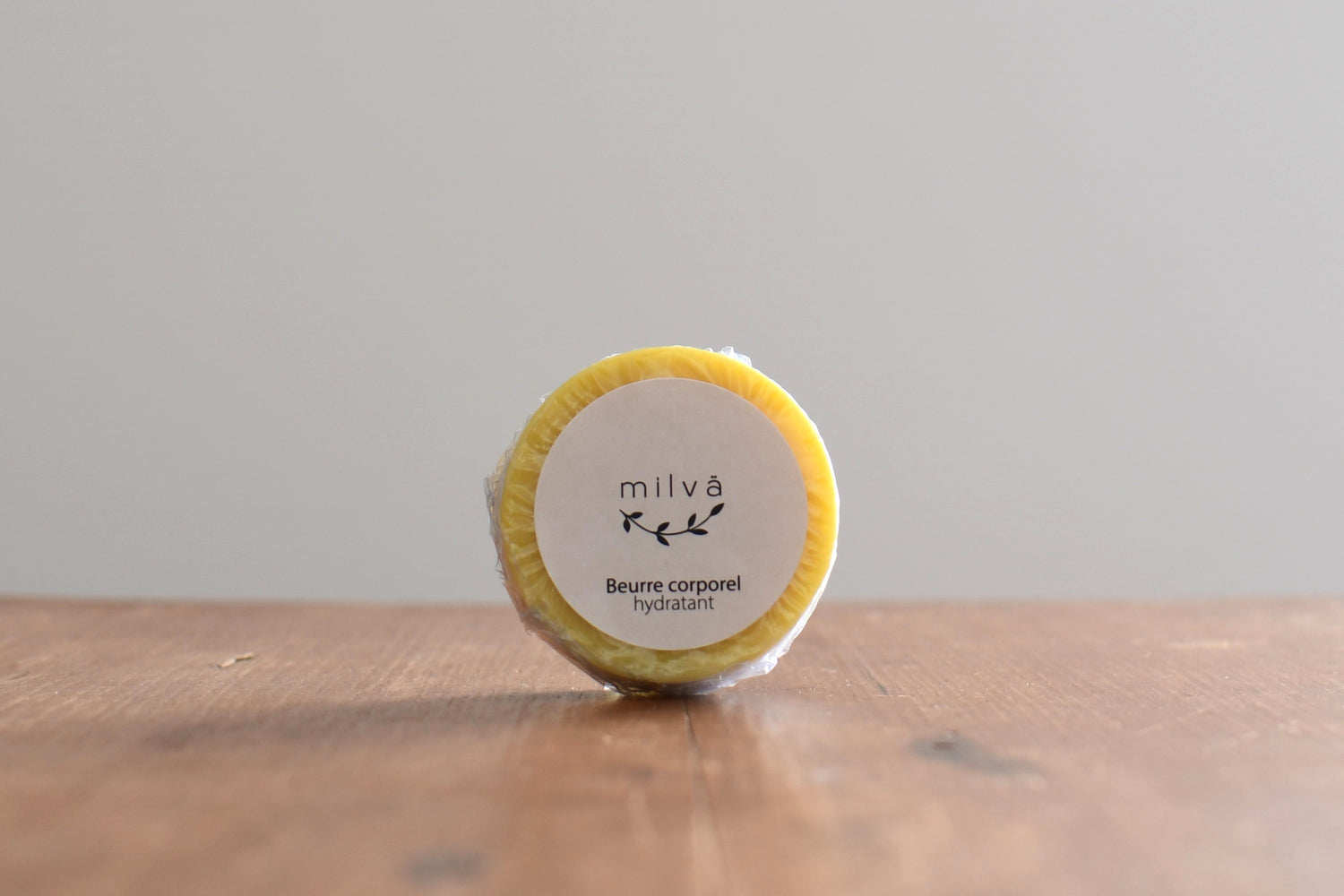 beurre corporel emballé dans du plastique